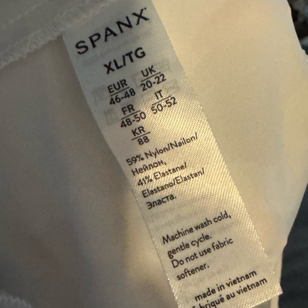 Spanx Sunshine Shorts NWOT - Picture 5 of 6